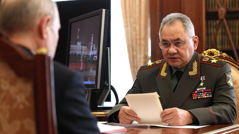 "Яструби" у РФ наполягають на відставці Шойгу й переході до агресивнішого ведення війни проти України, зазначило Bloomberg