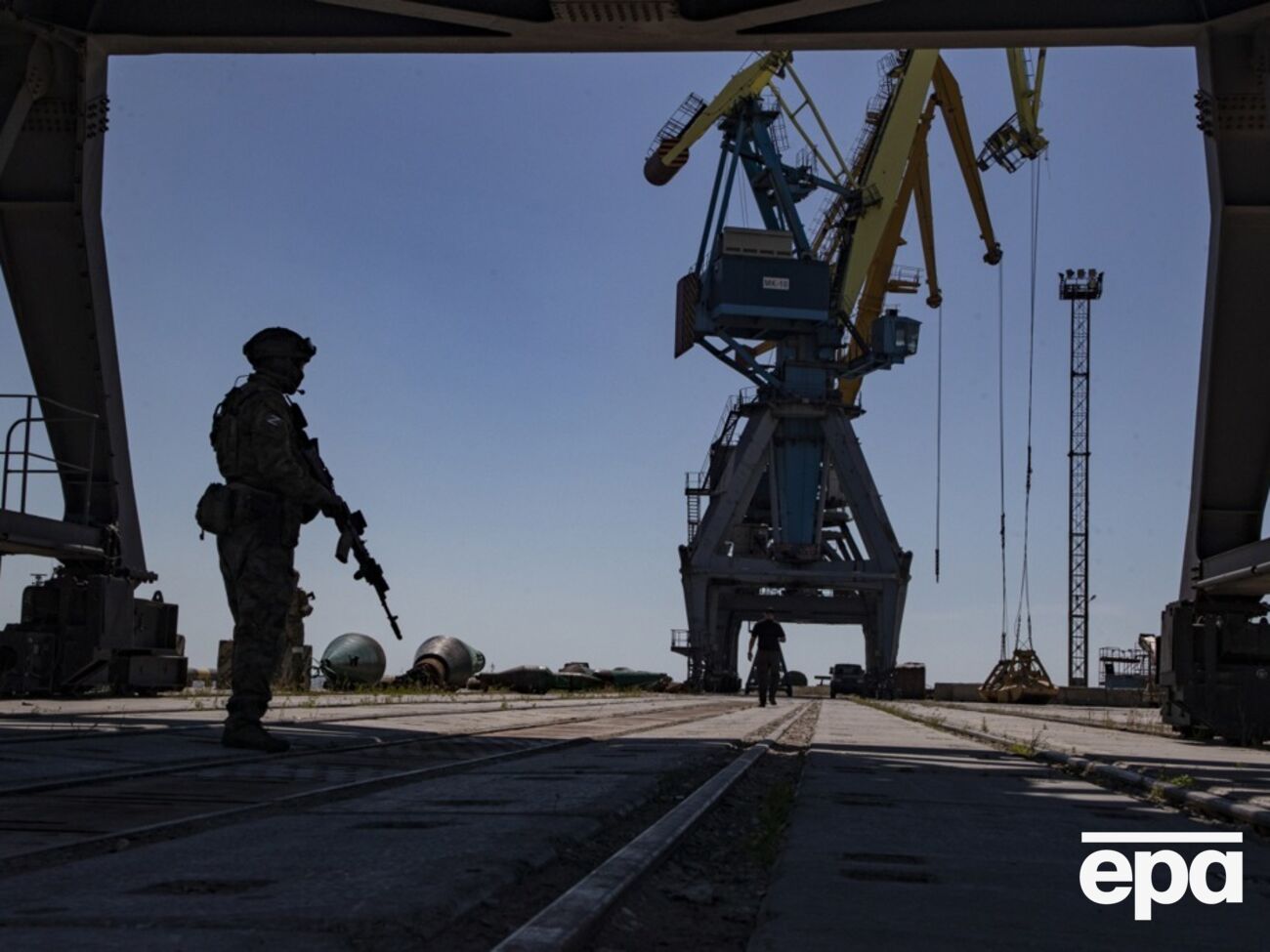 В Мариуполе порт стал российской военной базой, заявил Андрющенко