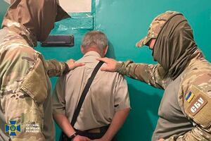 Затриманий перебуває під вартою, йому загрожує до 15 років ув'язнення
