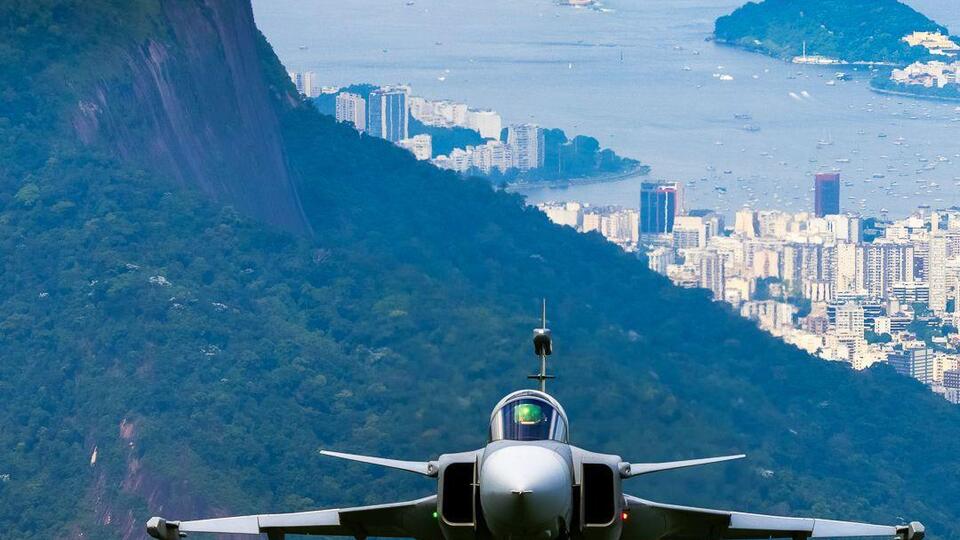 Истребители Gripen, которые производит Швеция, есть на вооружении нескольких стран. На фото – такой самолет в Бразилии