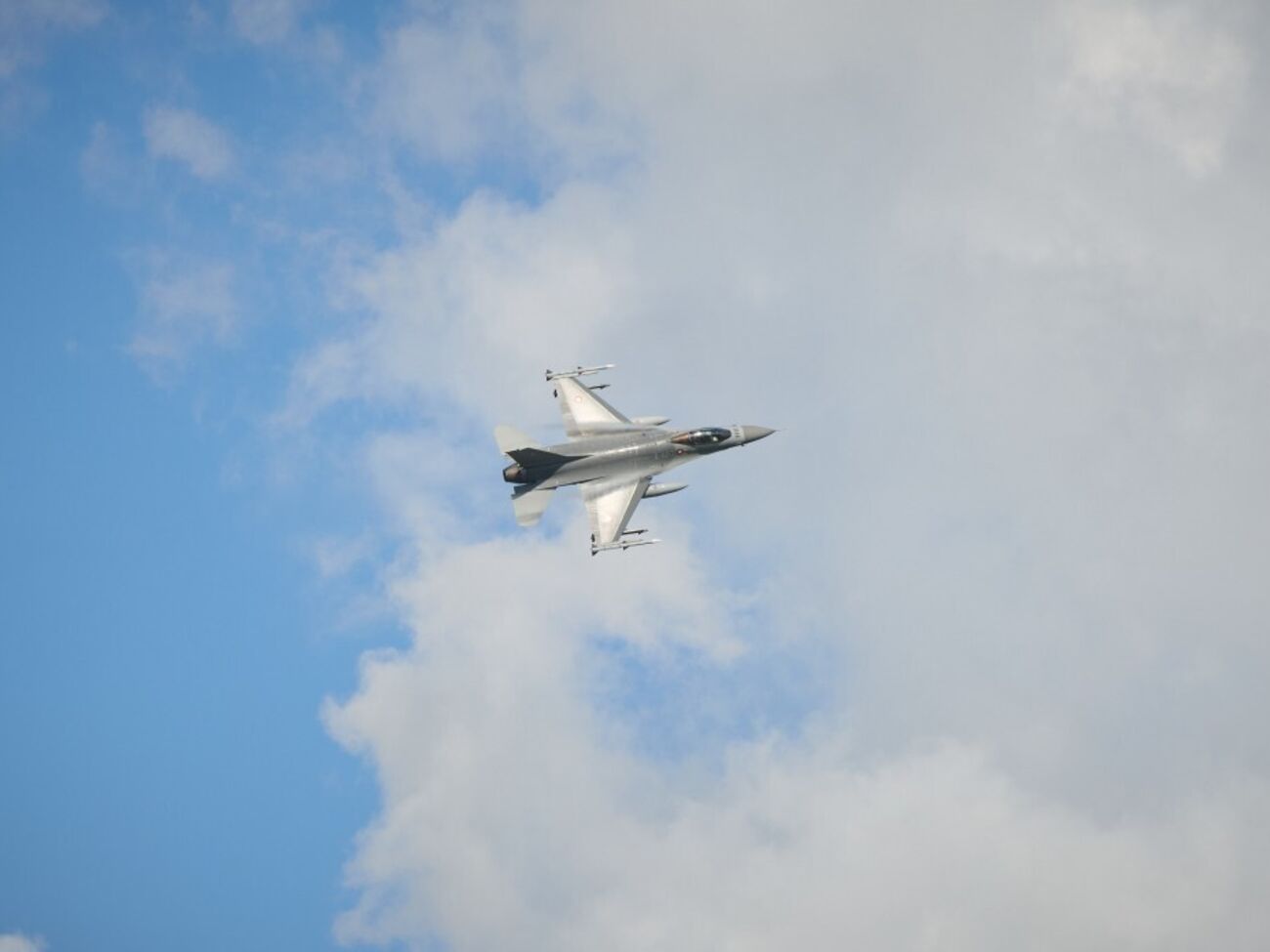 Дания и Нидерланды передают Украине более 60 самолетов F-16