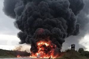 РосЗМІ повідомляли, що 19 серпня в Новгородській області на військовому аеродромі після удару дрона виникла пожежа, внаслідок якої, імовірно, повністю згорів бомбардувальник Ту-22М