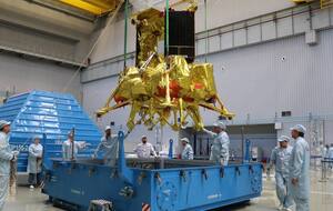 "Луна-25" – перша місячна місія в сучасній історії РФ