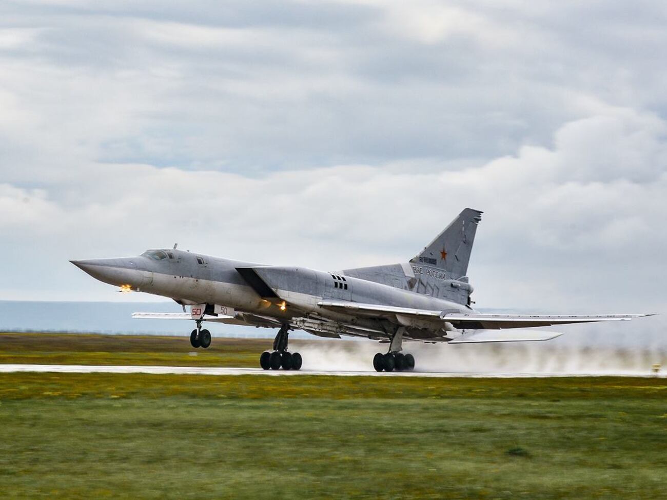 Вероятно, Россия потеряла два бомбардировщика Ту-22М3 в результате ударов 19-го и 21 августа по аэродромам на своей территории, утверждает источник УП
