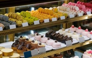 По словам диетолога, сладости нельзя есть на ночь