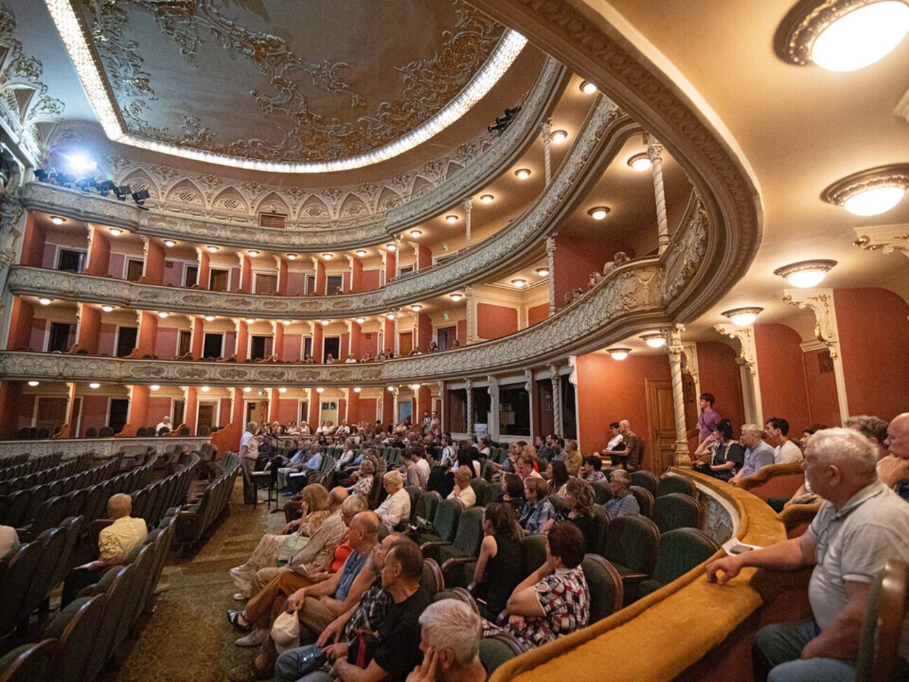 Всего администрация театра перенесла четыре спектакля, запланированных на 23-го и 24 августа
