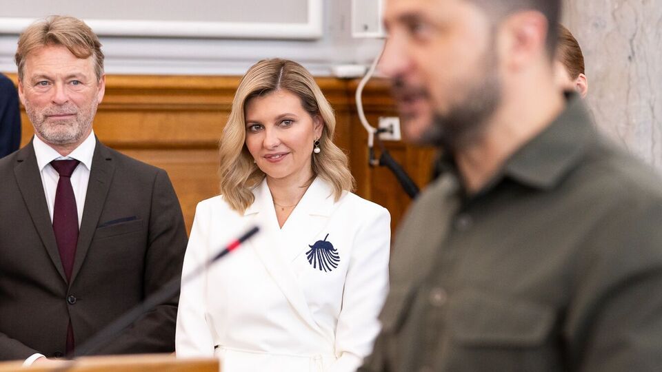 Дружина Зеленського з'являється на офіційних заходах у вбраннях і прикрасах від українських брендів