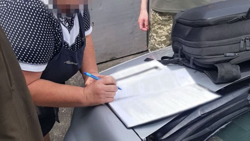 Під час обшуків у затриманої вилучили мобільний телефон із доказами злочинної діяльності на користь РФ