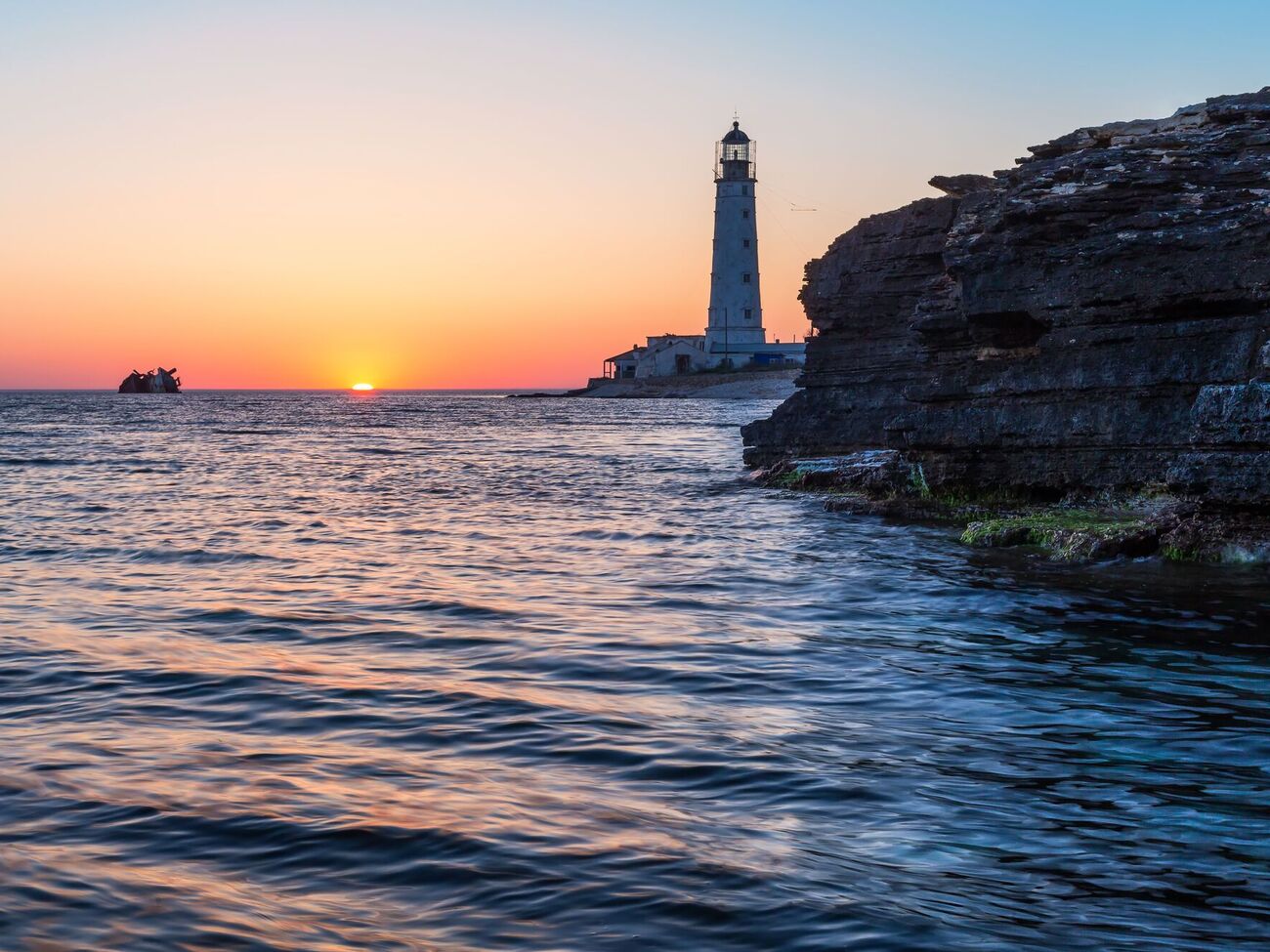 По данным СМИ, на Тарханкуте прогремела серия взрывов