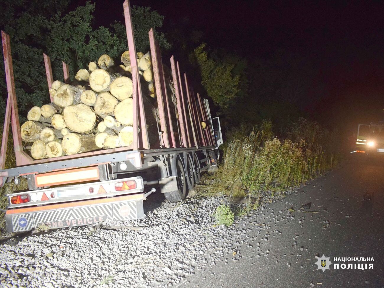 Легковий автомобіль з 11 пасажирами зіткнувся з вантажівкою