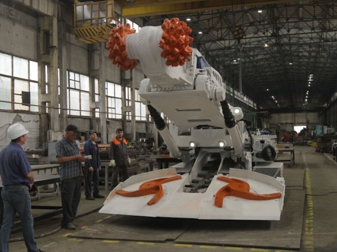 На предприятии построили 10 новых проходческих и очистных комбайнов