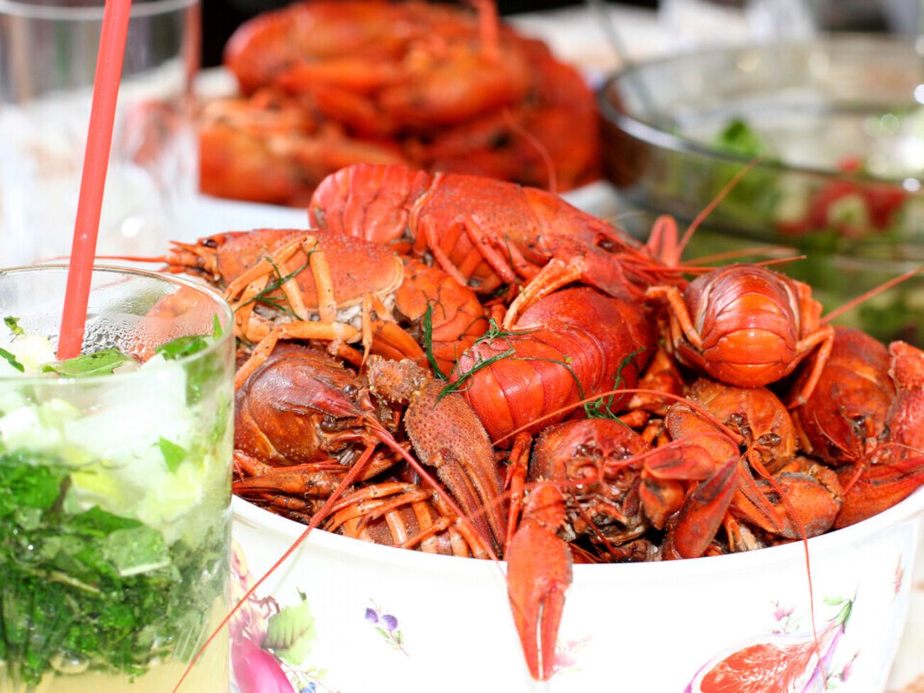 Раков нужно варить в очень соленой воде