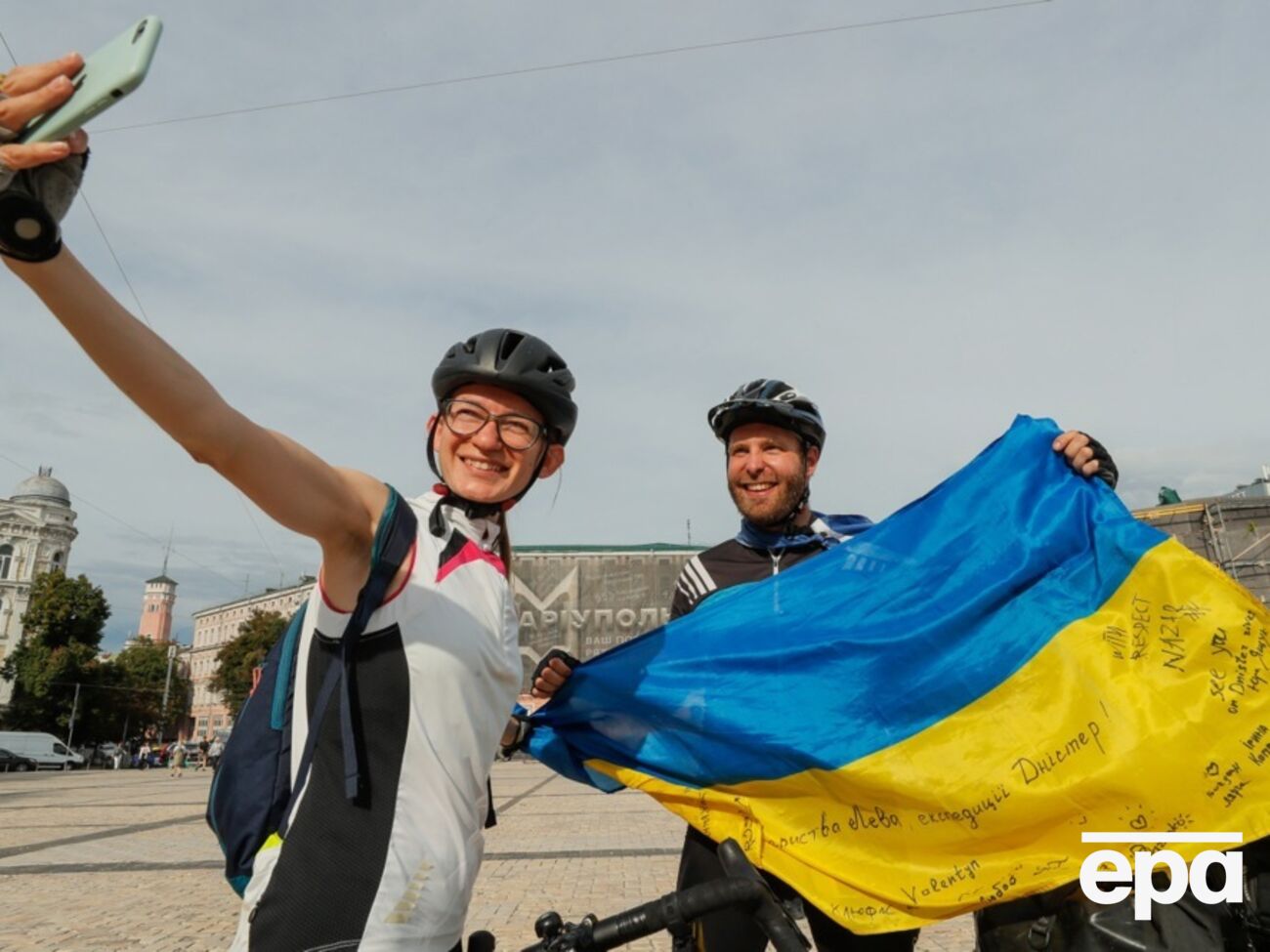 Почти для трех четвертей украинцев их страна ассоциируется с чувством гордости