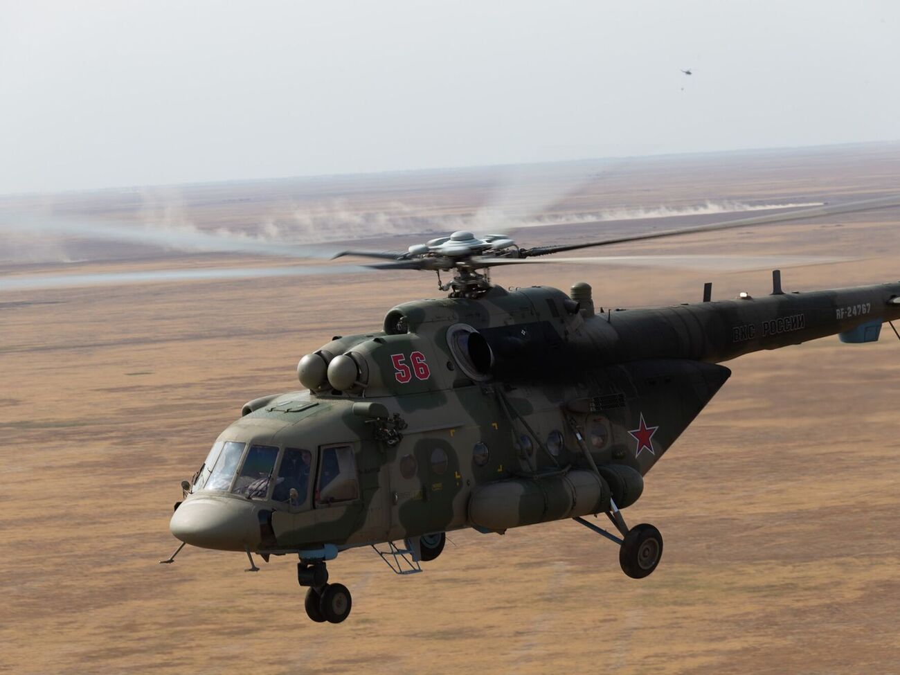 Источники в разведке рассказали подробности о сдаче в плен пилота вместе с вертолетом