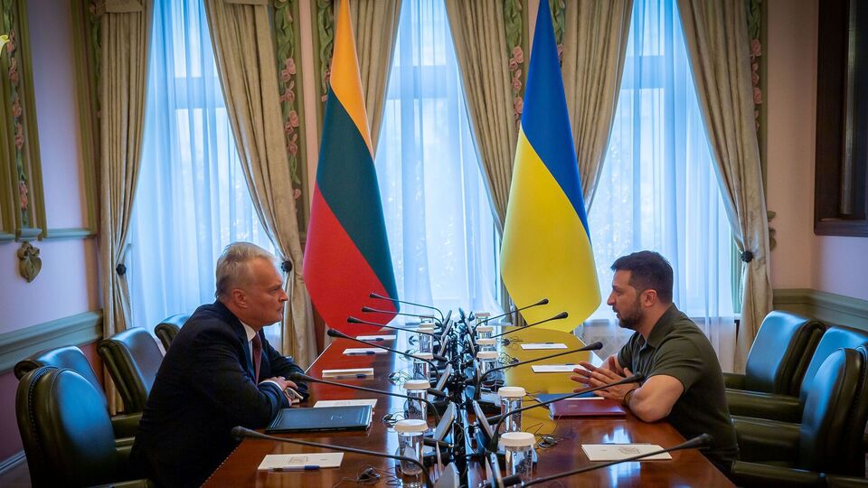 Зеленский провел встречу с Науседой