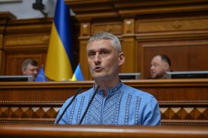 Тарарін як юрист допомагав "Слузі народу" на президентських та парламентських виборах, зазначила Палійчук