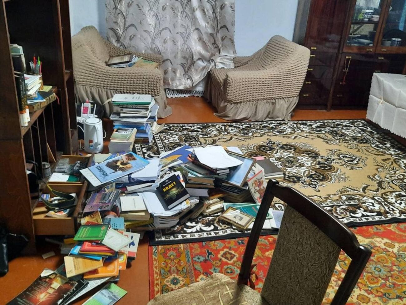 У Меджлісі вважають дії окупантів помстою за саміт Кримської платформи. На фото – будинок одного з активістів після обшуку