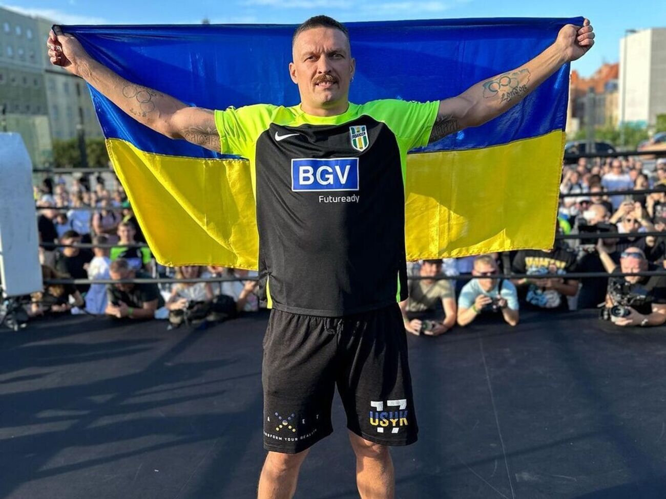 Усик выйдет на ринг с Дюбуа 26 августа