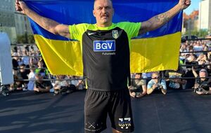 Усик выйдет на ринг с Дюбуа 26 августа