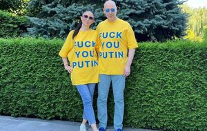 Гордон и Бацман: Всех добрых, чистых и честных людей на планете с нашим днем!