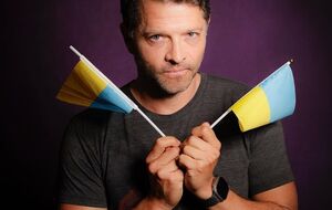 Миша Коллинз присоединился к звездам, которые записали поздравление ко Дню Независимости Украины