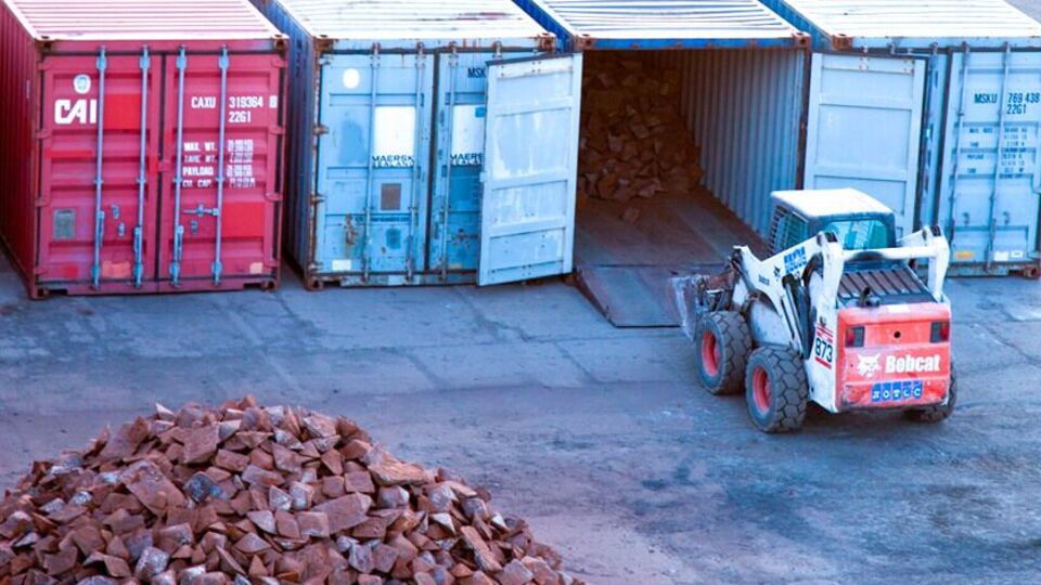 У Росії досі є лазівки, які дають їй змогу експортувати сталь у країни Євросоюзу, пише GMK Center