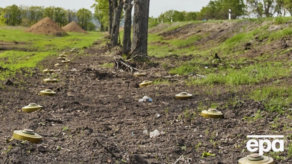 Росіяни встановили великі мінні поля на окупованих територіях, щоб не допустити проникнення сил оборони України на лінію фронту, зазначили в уряді Норвегії