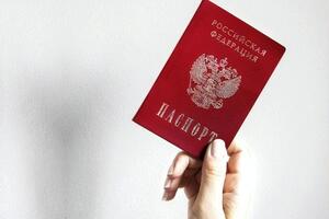 Окупанти змушують людей на окупованих територіях набувати російського громадянства