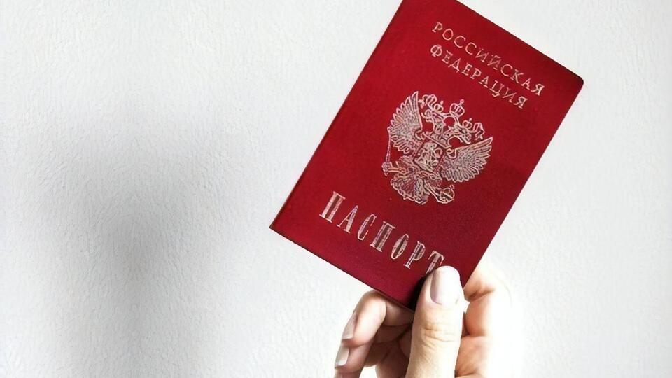 Оккупанты заставляют людей на оккупированных территориях получать российское гражданство