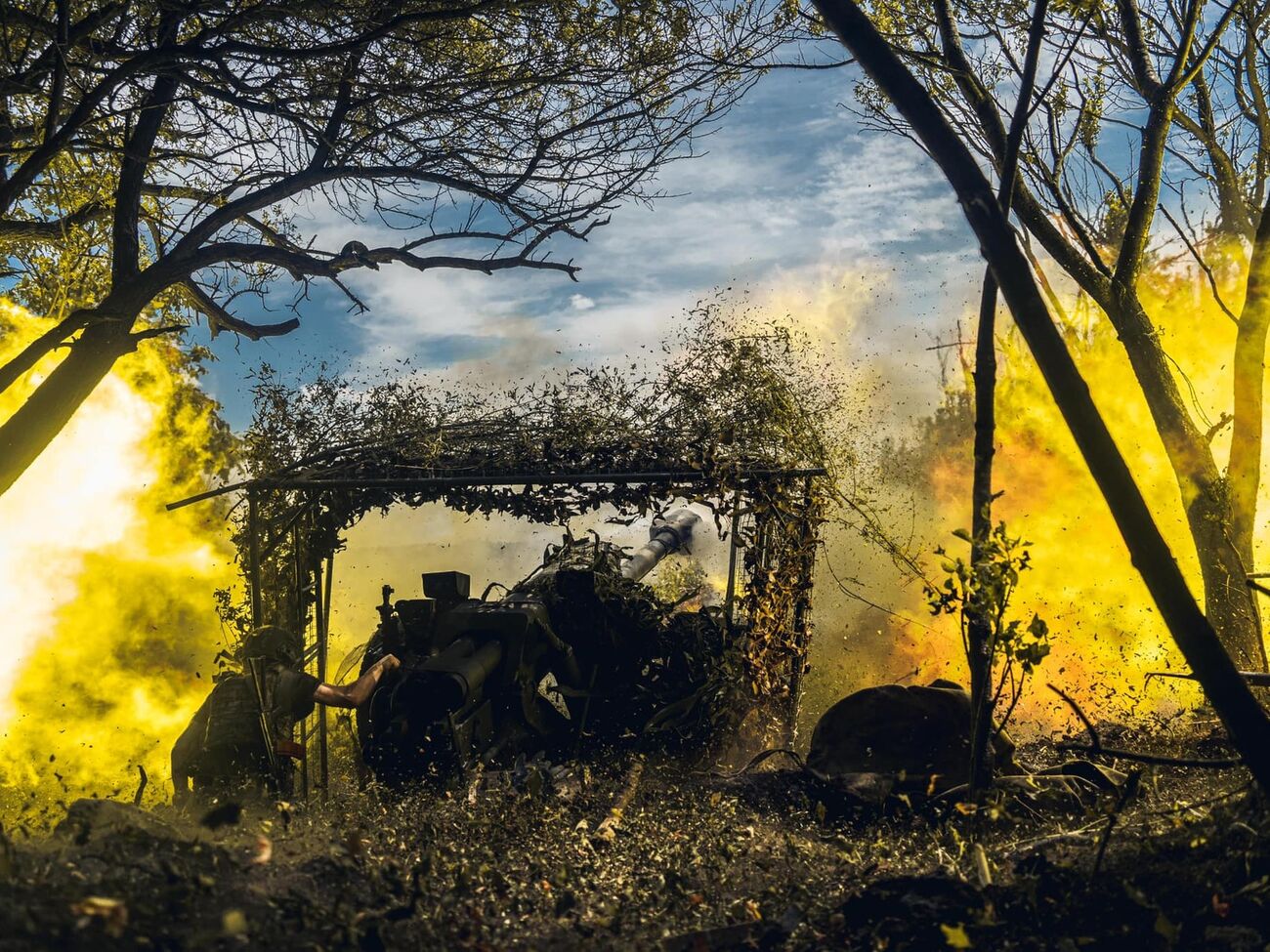 На востоке и юге Украины продолжаются тяжелые бои