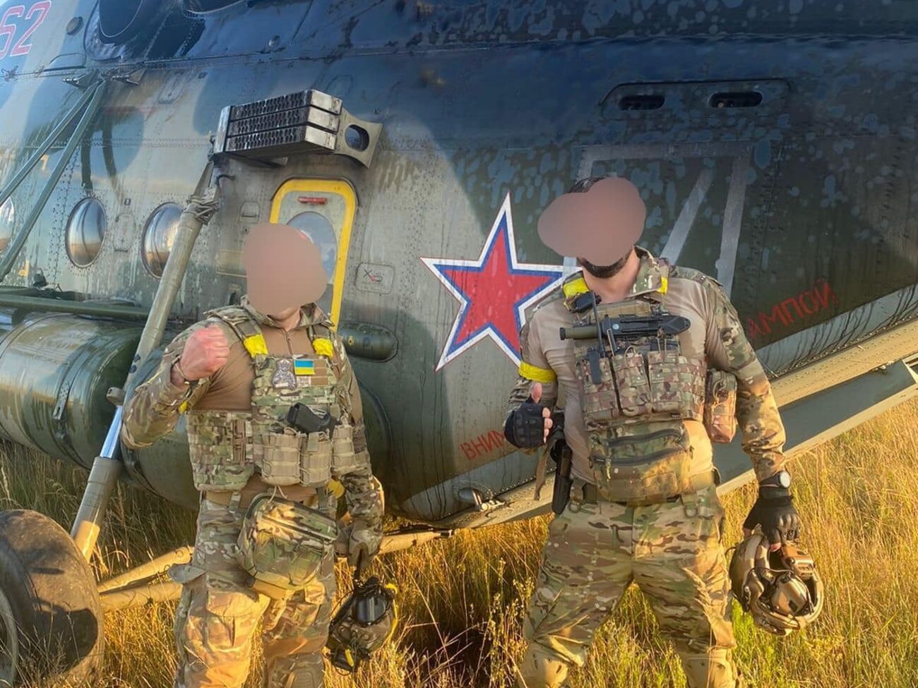 Російський вертоліт Мі-8 після перельоту в Україну й організатори спецоперації "Синиця"
