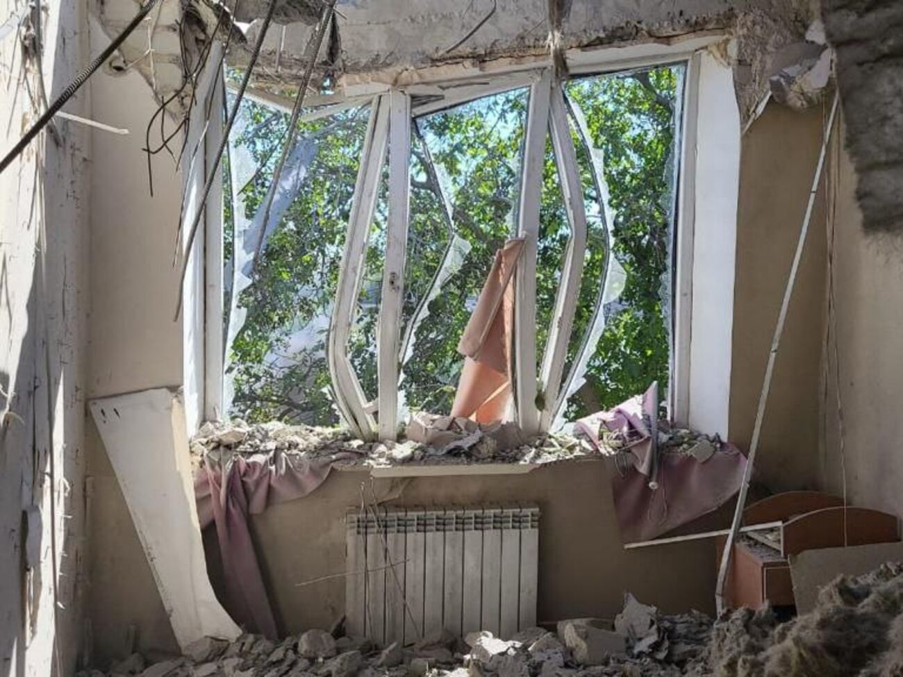 Окупанти й далі б'ють по мирних селах і містах