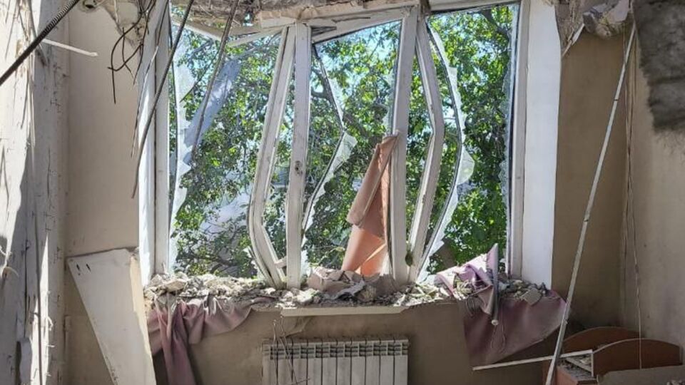 Оккупанты продолжают бить по мирным селам и городам