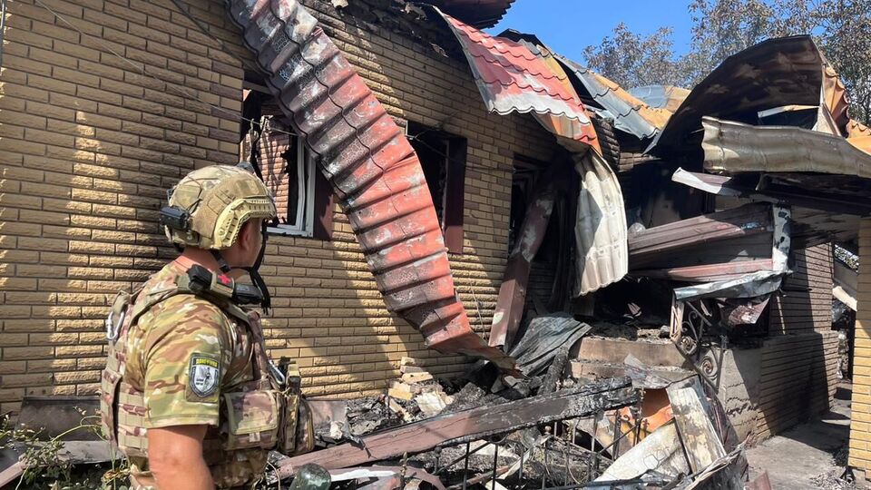 Ворог щодня атакує житлові будинки мирних громадян України