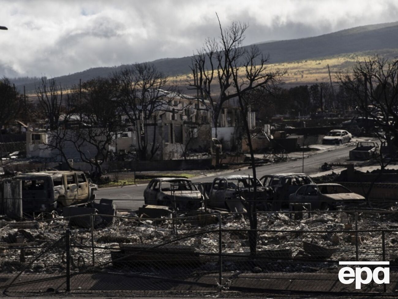 На месте пожаров продолжаются поисковые работы