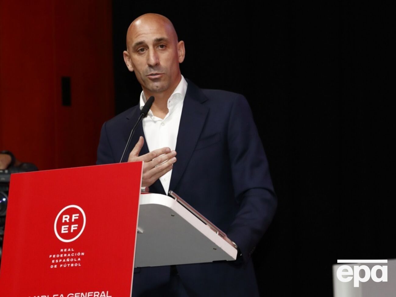 Испанская федерация поддержала своего президента