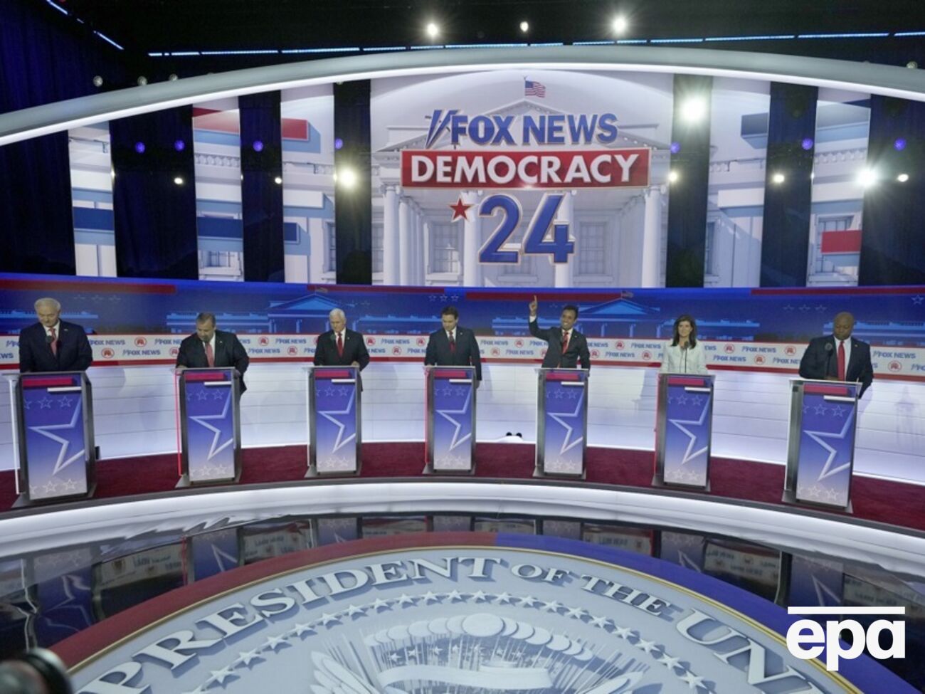 Двое из восьми участников дебатов выступили против военной помощи Украине