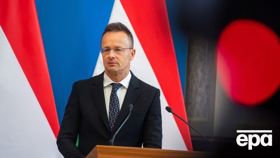 По утверждениям Сийярто, "во всем мире над политикой европейских санкций смеются"