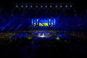 Зал підспівував гімну України