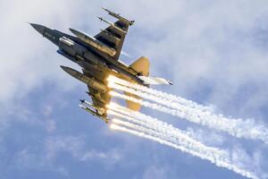 У навчанні українських пілотів можуть використати три або чотири винищувачі, зазначило джерело CNN