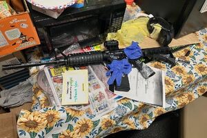 Женщина была убита 11 выстрелами из винтовки через лобовое стекло машины