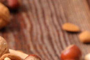 Під час замочування горіхи, зокрема, очищаються від бруду