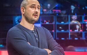 Бабченко заплатил штраф в размере €100 за четыре яйца, брошенных в здание посольства РФ в Эстонии