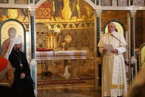 Святослав считает, что во время войны папа римский (справа) не понимает Украину, а Украина "не понимает папу"