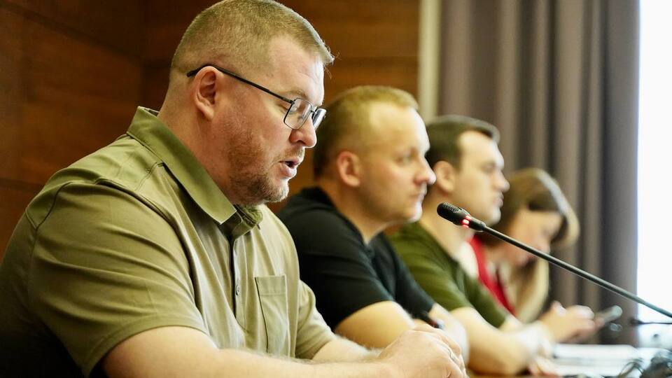 Решение о запрете проведения праздничных мероприятий, посвященных началу нового учебного года, приняли на заседании совета обороны Полтавской области, отметил Лунин