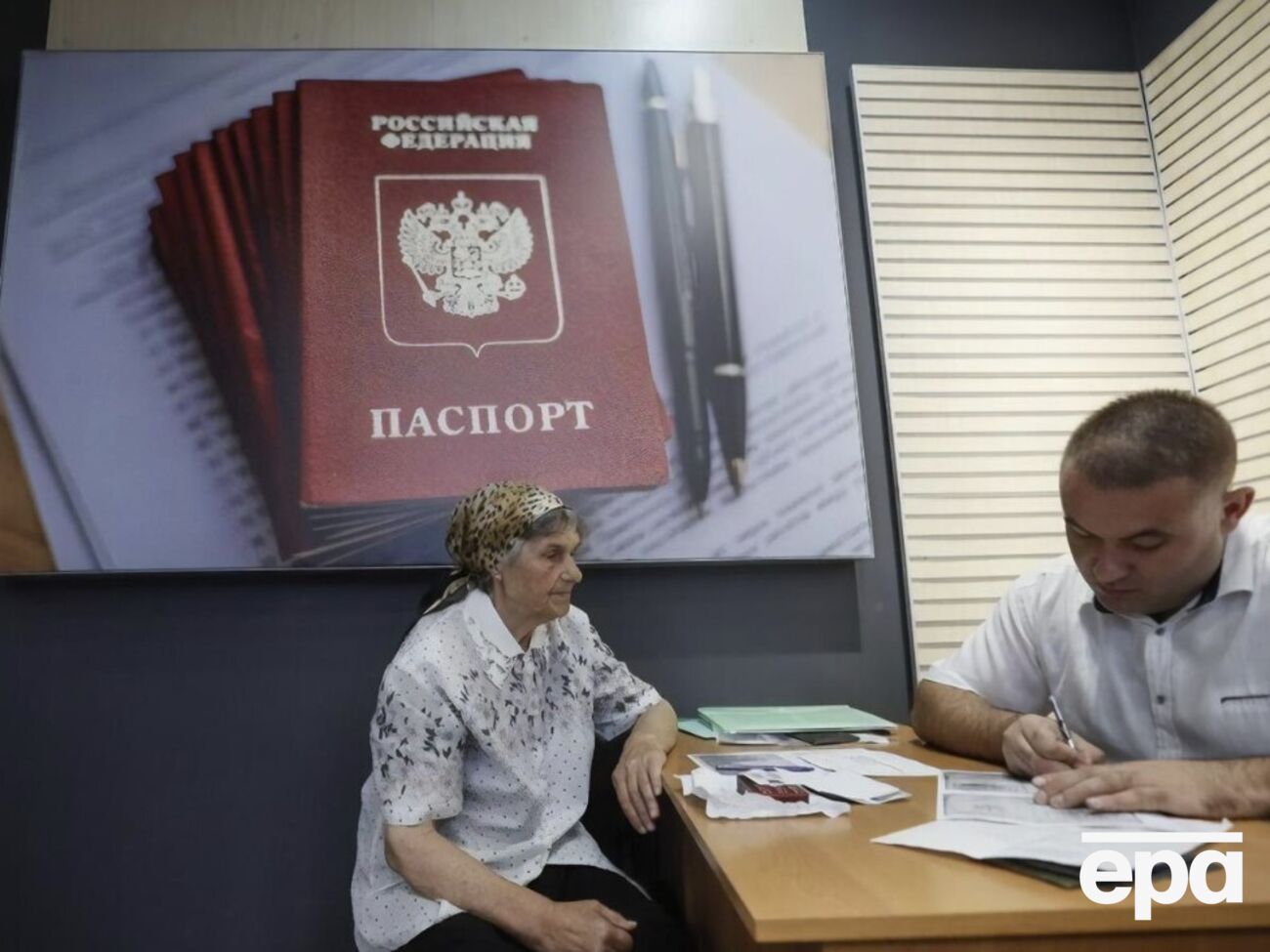 Оккупанты продолжают принудительную паспортизацию на захваченных территориях