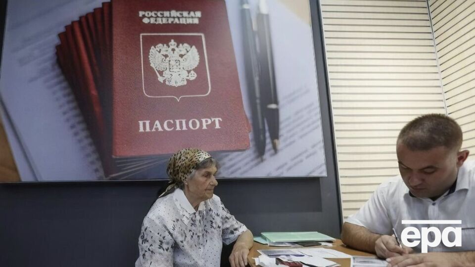 Окупанти продовжують примусову паспортизацію на захоплених територіях