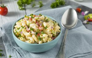 Макарони для салату потрібно варити в підсоленому окропі