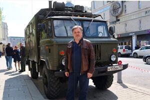 Активісти нагадали, що у квітні актори "Ленкому" незаконно перетнули кордони України, щоб доправити російським окупантам автомобіль
