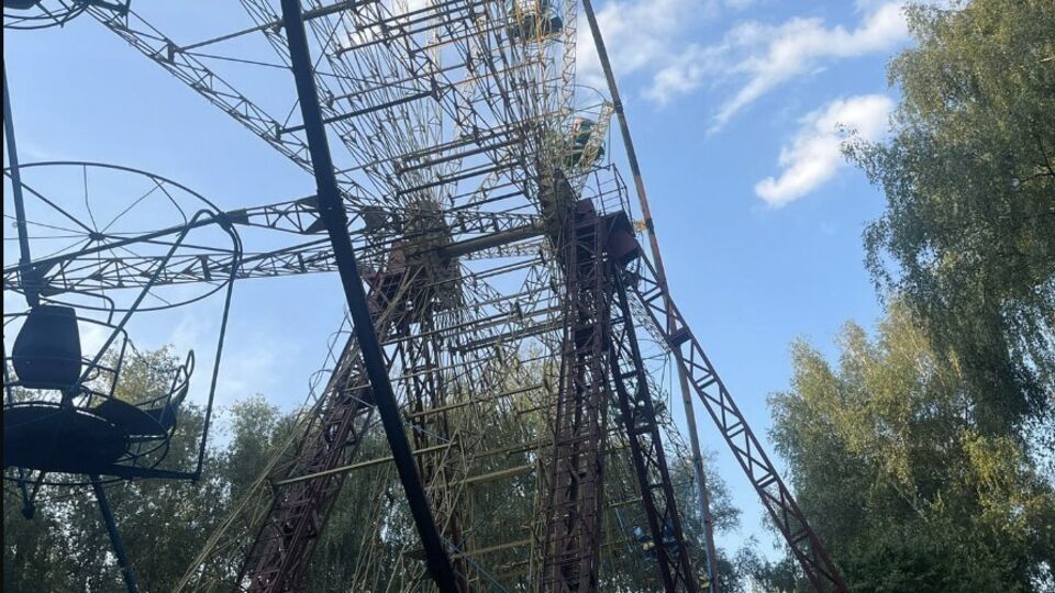 Люди застрягли на колесі через вимкнення електрики
